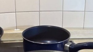 Нежная припущенная рыба (Масляная) под белым паровым соусом с отварным картофелем и морковью.