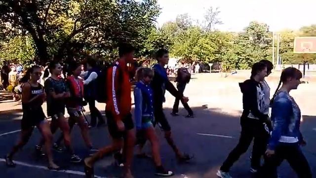 Построение на торжественную линейку смотреть онлайн