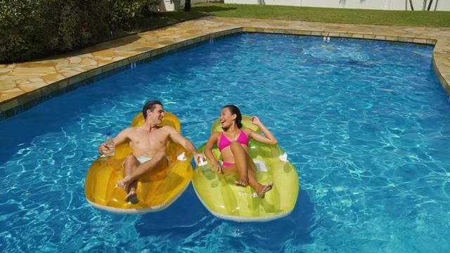 Intex® Chill 'n Float Lounges смотреть онлайн