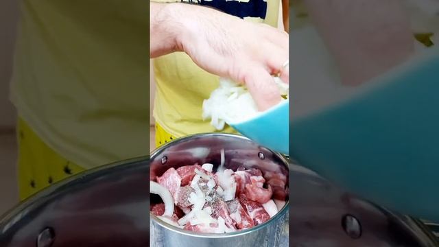 Шашлык в духовке очень сочный и вкусный #рецепты #шашлык #шашлыквдуховке #свинина #шашлыкдома #жари