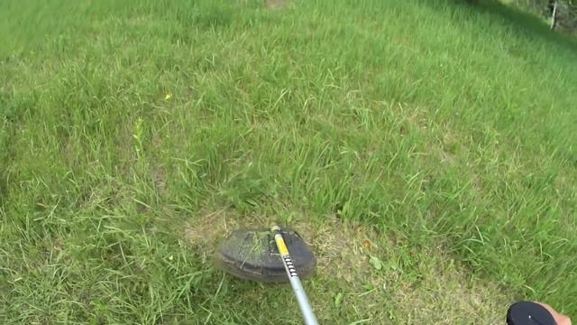 Борьба с травой. Электрическая газонокосилка Makita ELM4120 и триммер Калибр 1700ВР+ смотреть онлайн