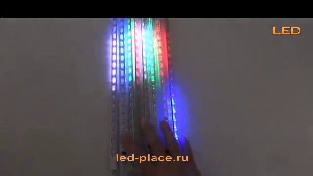 геймерские комнаты с подсветкой. Led place. ргб подсветка сзади монитора. душ с синей подсветкой. геймерская комната с подсветкой.