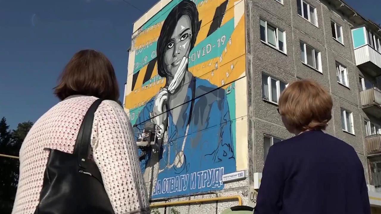 В Екатеринбурге для помощи медикам в едином порыве объединились волонтеры, бизнес и люди искусства