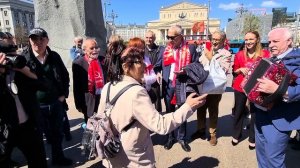 1 Мая после торжественной части на Театральной площади, открываем программу самодеятельности.