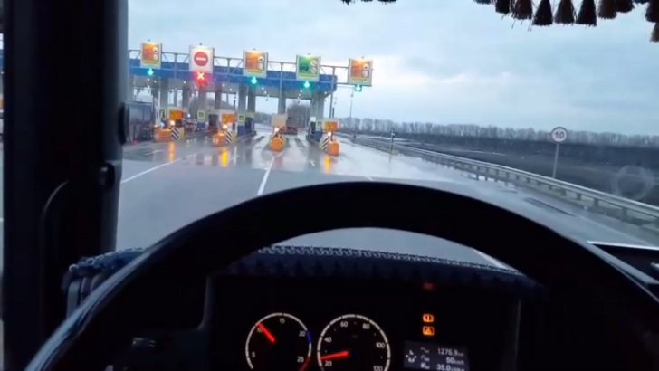 Прибор для платных дорог. М4 платная транспондер. М4 платная транспондер. М4 платная транспондер. Транспортер для платных дорог м4.