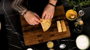 Десертная симфония: страчателла, свежая малина, жареная клубника и фисташками