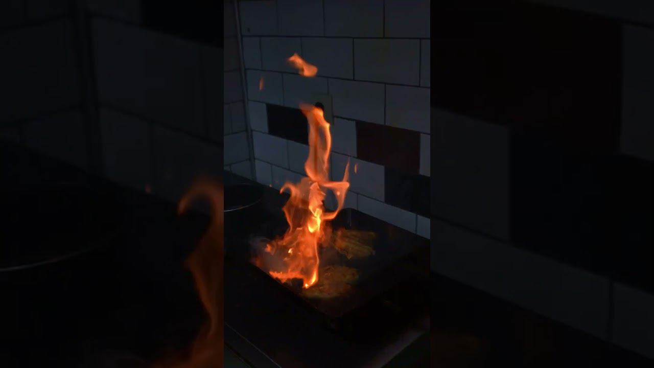 Cooking meat in a cafe смотреть онлайн