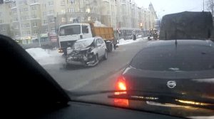 перекрёсток Энгельса и Комсомольской авария Ханты-Мансийск