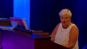 Jean Martyn plays the grand piano, hammond and theatre organ.