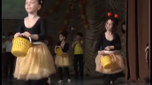 ШКОЛА "ГНОМ" - ТАНЕЦ "ПЧЁЛКИ" смотреть онлайн