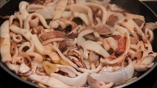 Как быстро приготовить кальмара на сковороде. Кальмары жареные в духовке. Запечённые кальмары "пальчики оближешь".. Кальмары в сметане. Гигантский кальмар как готовить рецепты с фото.