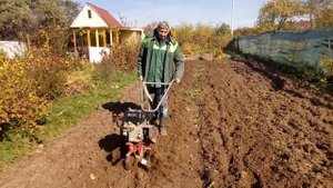 Мотоблок Мобил-К мкм3 Лендер в работе.Культивация земли.
