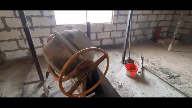 Сделали ванну для навоза, сарай для свиней! Навозоудаление в свинарнике! Свиноводство.