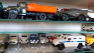 Восемь НОВЫХ ПОЛОК и грандиозная ПЕРЕСТАНОВКА моделей. АВТОМОБИЛИ в масштабе 1:43