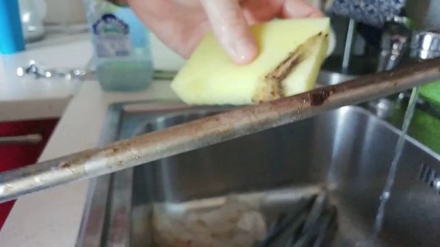 Легко отмыть шампуры от гари жира и присохшего мяса смотреть онлайн