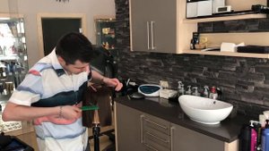 Как филировать височную зону в женских стрижках