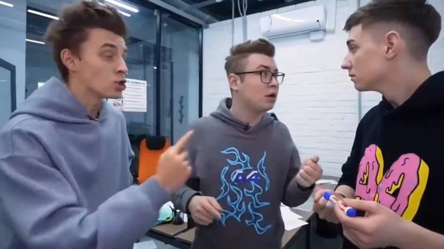 А4 матерится на видео
