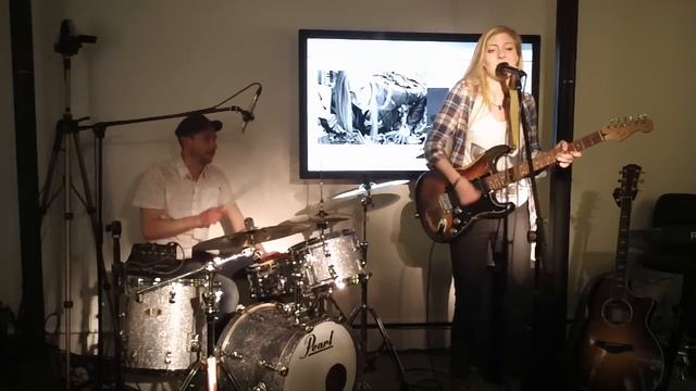 Anna Guder & musician / BOSE L1 Demo - MusikMesse 2013 смотреть онлайн