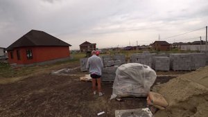 Цоколь из БЕТОННОГО блока!ДЕЙСТВИЯ КАМЕНЩИКОВ!Посмотри и запомни!