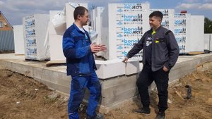 Первый ряд в доме из газобетона с экспертом компании Bonolit Александром Пузыренковым.