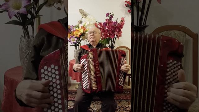 И обнимал сирень жасмин. смотреть онлайн