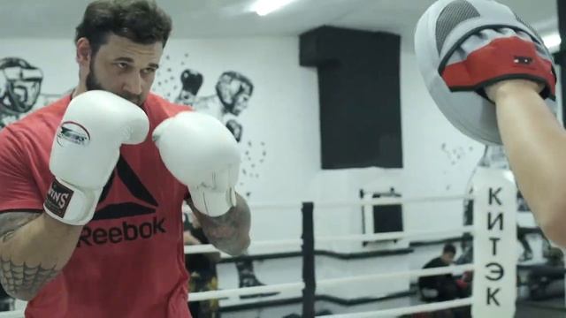 Тренер говорит. Светлана Андреева о боксерских лапах Ultimatum Boxing смотреть онлайн