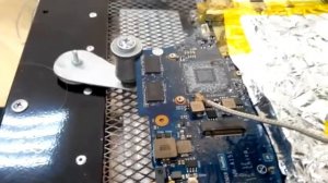 Снятие чипа залитого компаундом на ноутбуке lenovo e440 платформа AILE NM-A151 rev.1.0