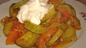 тушеные кабачки