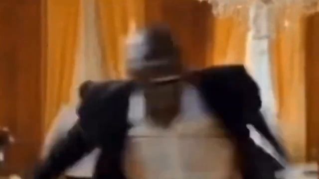 темнокожий танцует мем