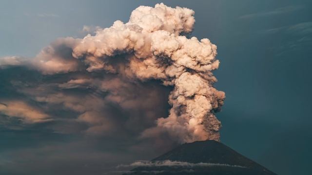 Вулкан Агунг Извержение на Бали, Тайм-Лапс 4К [28.11.2017] смотреть онлайн