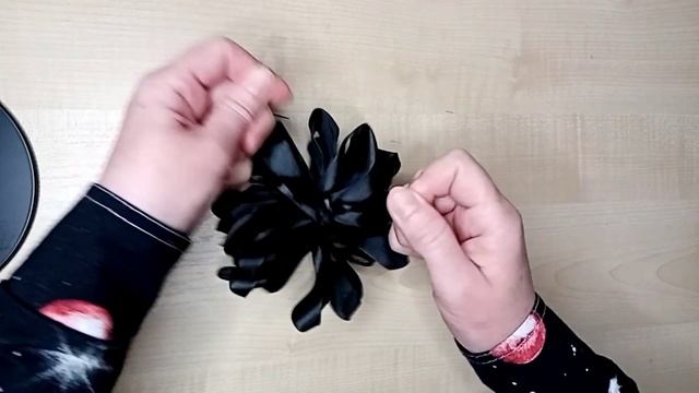 брошь цветок из атласной ленты