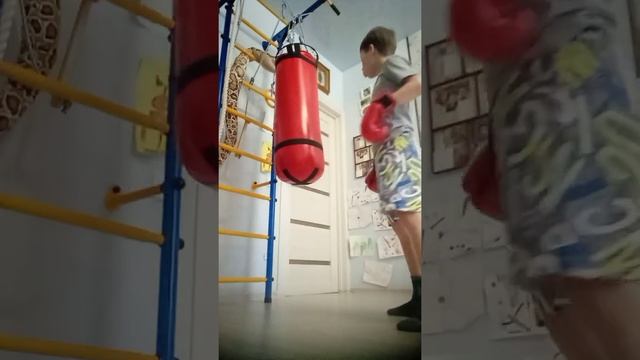 КАК ПРАВИЛЬНО БИТЬ ГРУШУ? смотреть онлайн