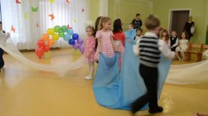 Очень красивый танец с тканью Утренник 8 Марта в детском саду Средняя группа