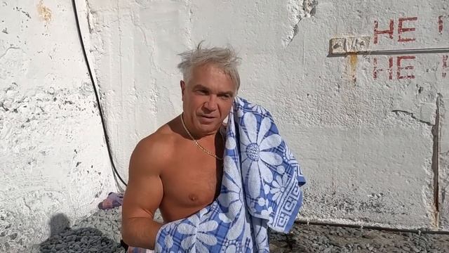 Алушта 24 10 22г. Ещё купаются...у самого Чёрного моря/Центральная набережная/Тир ДОСААФ/Отдых/Крым