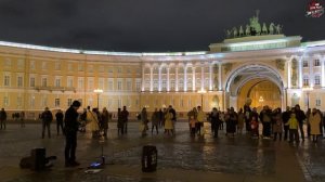 Душевная кавер-версия одной из лучших песен Би-2 "Серебро" в исполнении уличного музыканта