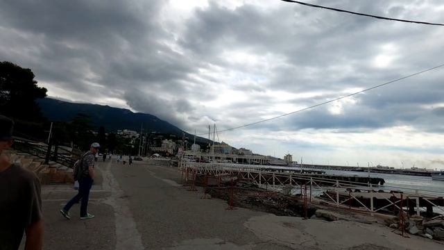 ЯЛТА не по карману! Переполненные парковки и высокие цены. Для кого такой отдых? Сезон 2021. смотреть онлайн