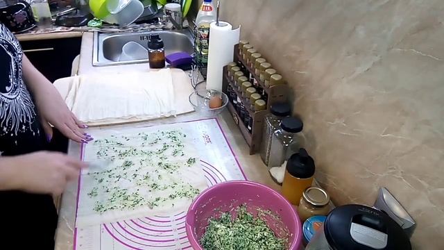 Выпечка из теста фило с сыром и шпинатом)) Это очень просто но безумно вкусно)) смотреть онлайн