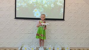 "Научила на ромашке меня бабушка гадать" сл. и муз. Клара Макарова, исполняет Щербакова Алёна