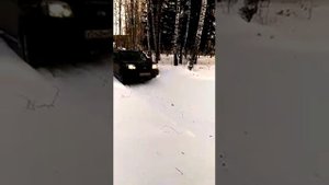 Ниссан Х-Трейл Т30 по рыхлому снегу.