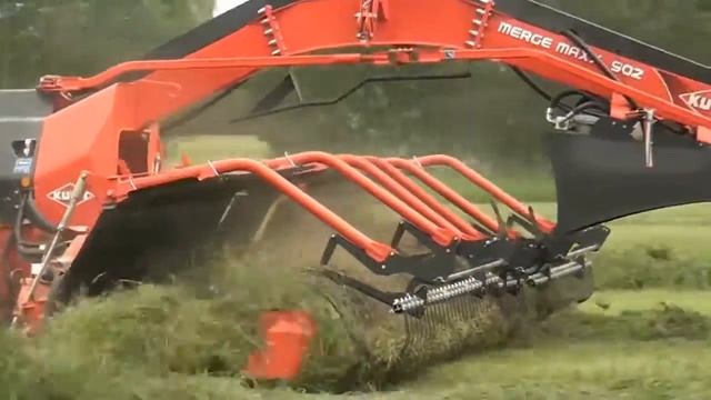 Работа валкообразователя с ленточной передачей MERGE MAXX 902 смотреть онлайн