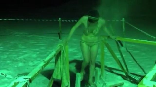 Закаливание. Купание в холодной воде смотреть онлайн