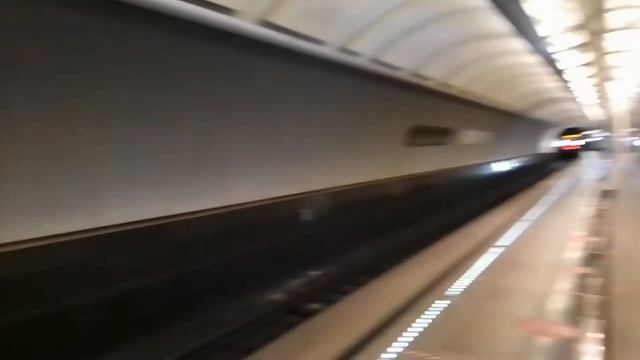 Станция метро "МЕЖДУНАРОДНАЯ", ЕДИНСТВЕННАЯ СТАНЦИЯ ПОСТРОЕННАЯ КАК МИНИ- МЕТРО! смотреть онлайн