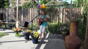 Mini concert Nikki (9) in the garden