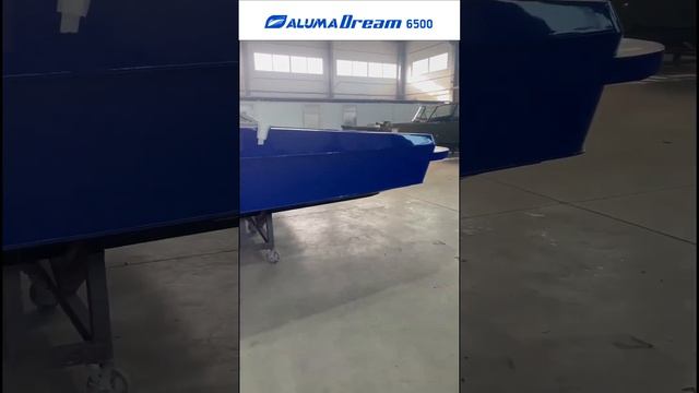 Видео с завода: лодка Aluma Dream 6500 готова к внутренней отделке (aluma-boats.ru)