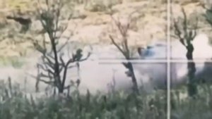 Поражение БПМ шведского производства Украины с помощью созданного еще в СССР РПГ-7.