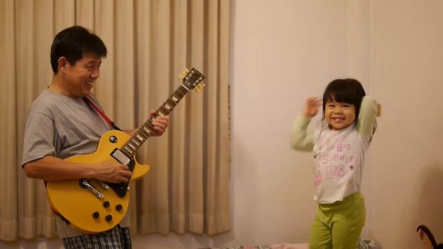 Gibson Les Paul Studio Faded Satin Yellow With Myamie смотреть онлайн