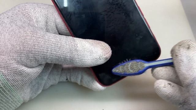 Как почистить разговорный динамик в телефоне за 1 минуту (Плохо слышно) на примере iPhone 8
