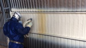 Как утеплить ангар из профнастила? Выбор плотности ППУ при утеплении ангара