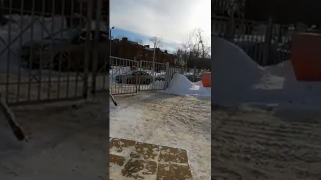 Москва. Уборка города от снега. Уборка улицы. Погрузка снега. 16 02 21.. Много народу смотреть онлайн