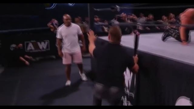 Майк Тайсон вырубил участника рестлинг шоу смотреть онлайн